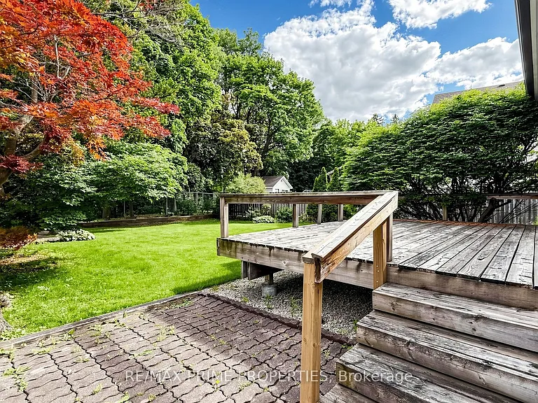 33 Irvington Cres — Photo 33