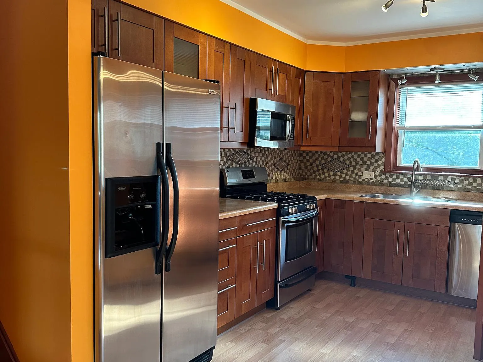 3 bed, 1.5 bath, 1100 sqft, $1,900 — Photo 1