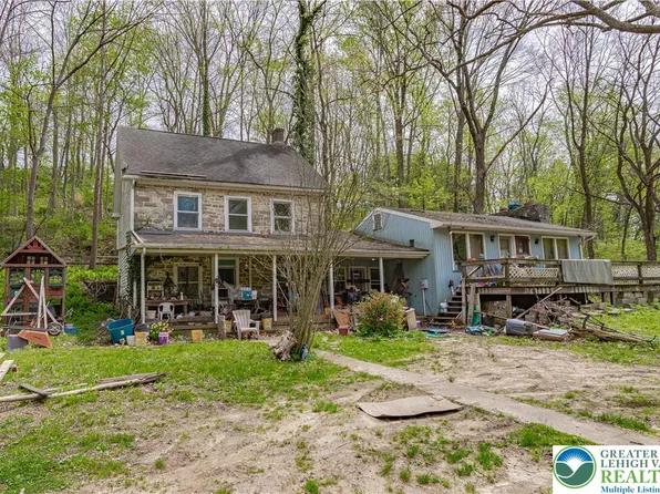 1201 Friendly Tavern Ln, Easton, PA 18040