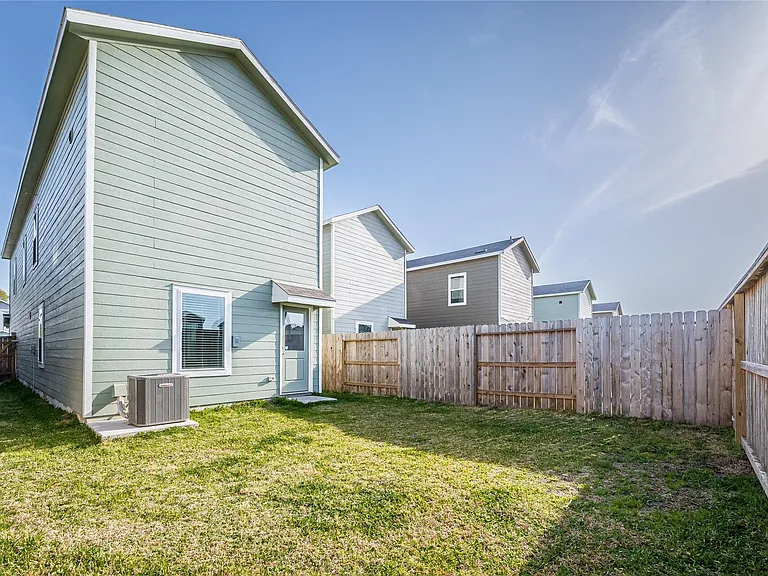 21458 Carosella Dr — Photo 39