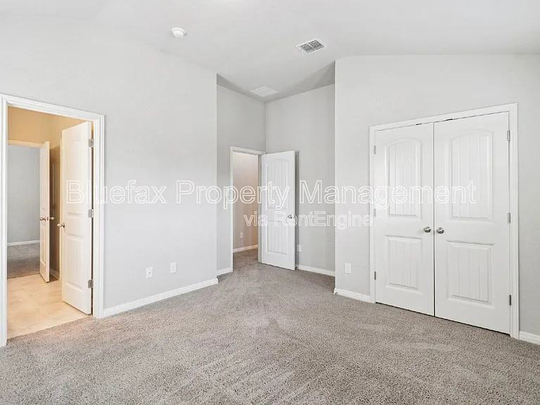 13840 Tribeca — Photo 32