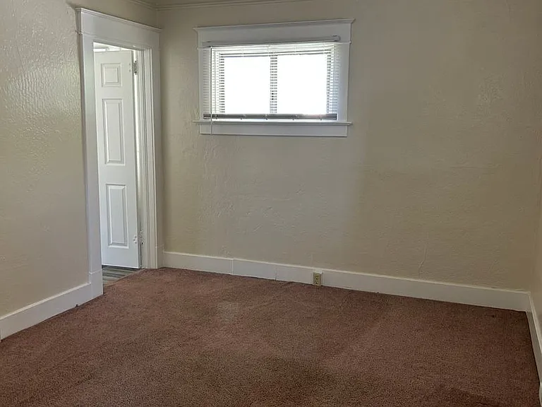 1100 E St — Photo 12