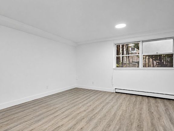 3rd image of 20 Craig St #G