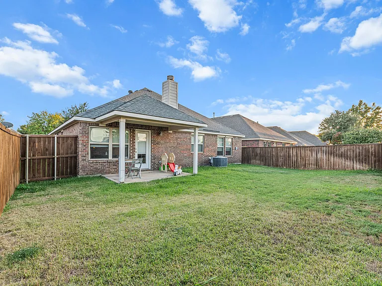 9412 Caliente Dr — Photo 42