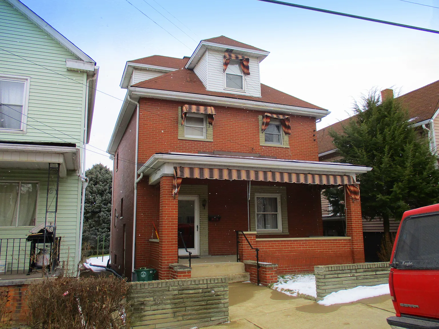 819 10th St photo 1