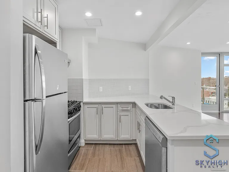 46-02 70th St #8G — Photo 2