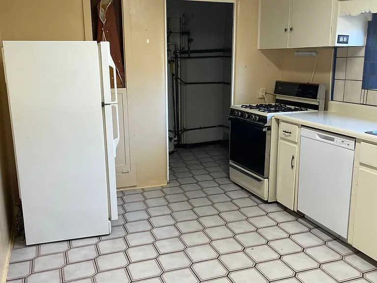 2210 W Alameda St — Photo 9