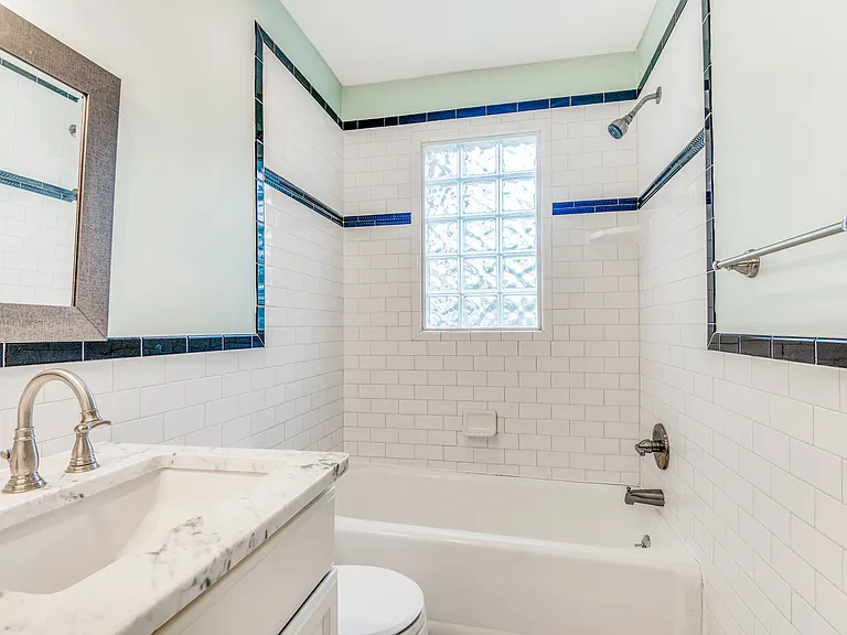 7015 Hammond Ave — Photo 1