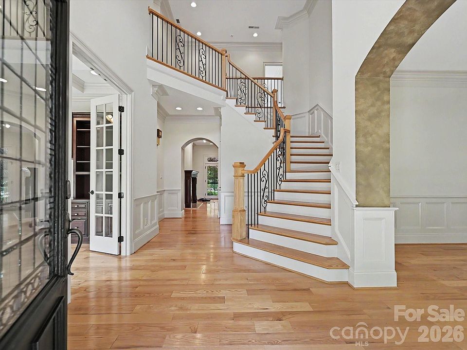 1st image of 1208 Venetian Way Dr