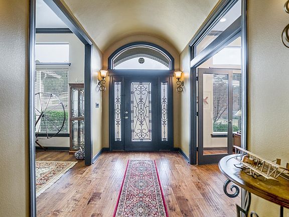 3rd image of 147 Oneida Way