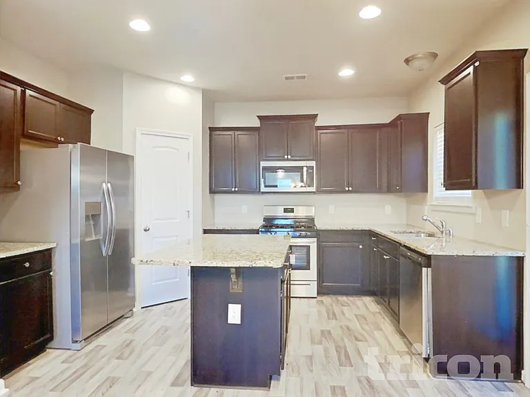 228 Arbor Dr — Photo 4