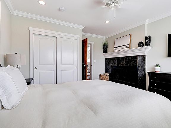 4th image of 2110 Ocean Dr