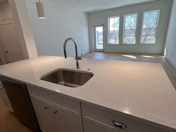 4th image of 105 Sea St #205