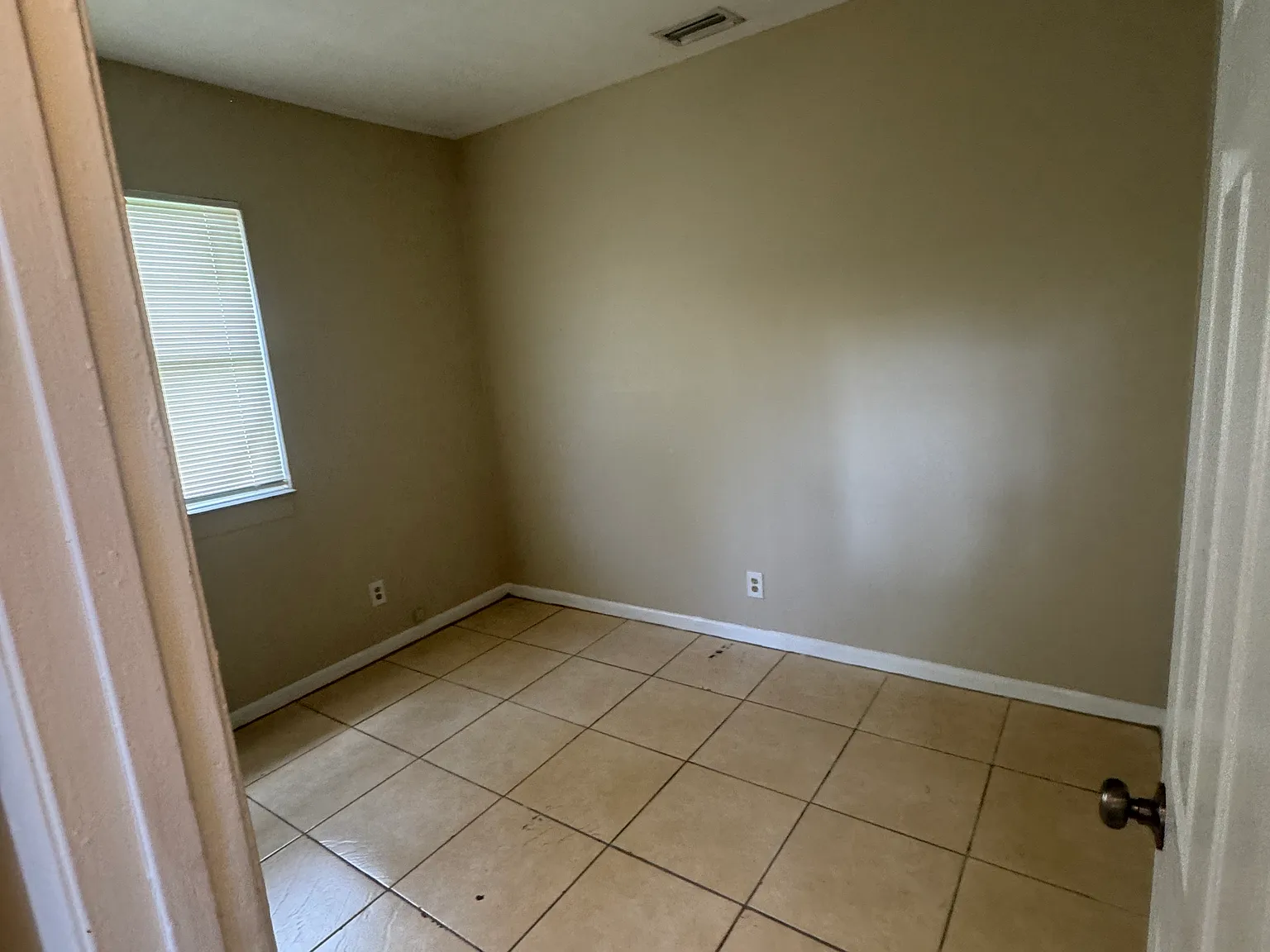 2 bed, 870 sqft, $1,300 — Photo 2