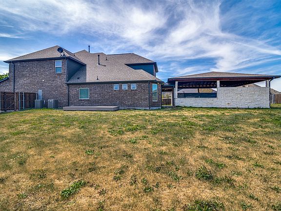 4th image of 1215 Hundgate Way