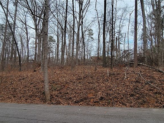 3rd image of 104 Quail Hollow Cir