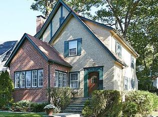 148 Valley Stream Rd E, Larchmont, NY 10538