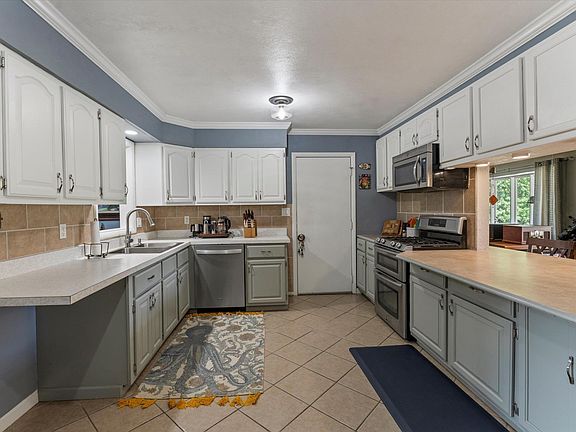 4th image of 12728 Vicki Ln