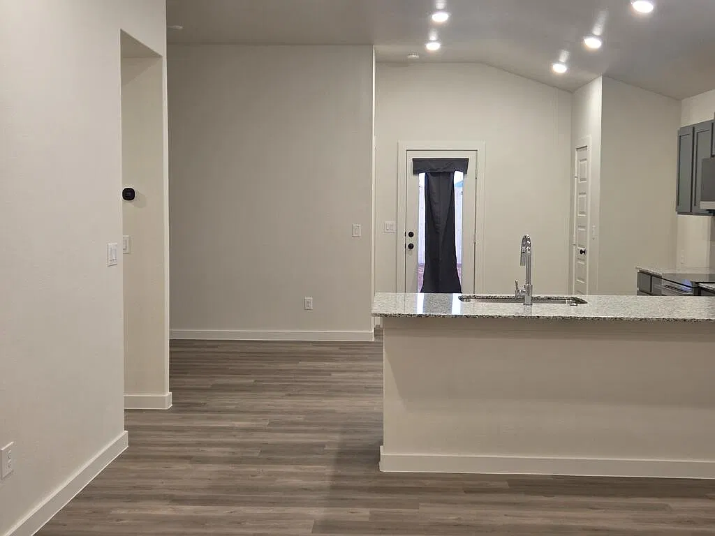 3 bed, 2.0 bath, 1588 sqft, $2,550 — Photo 4
