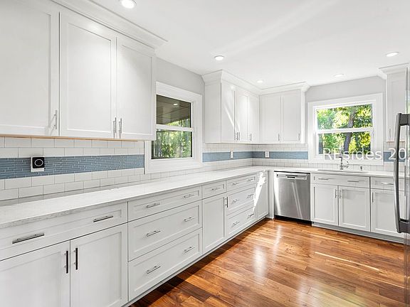 3rd image of 12 Pine Island Rd