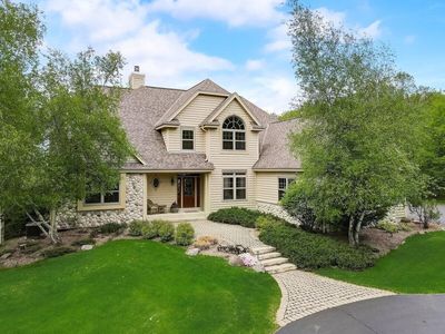 S58W22726 Glengarry Rd, Waukesha, WI, 53189