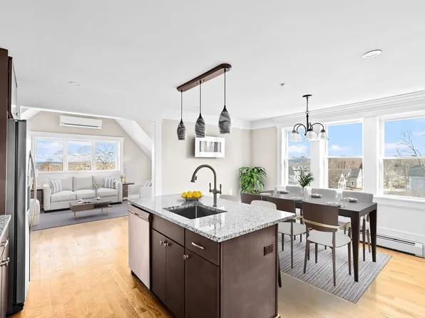 31 Mayflower St Floor 3, Plymouth, MA 02360