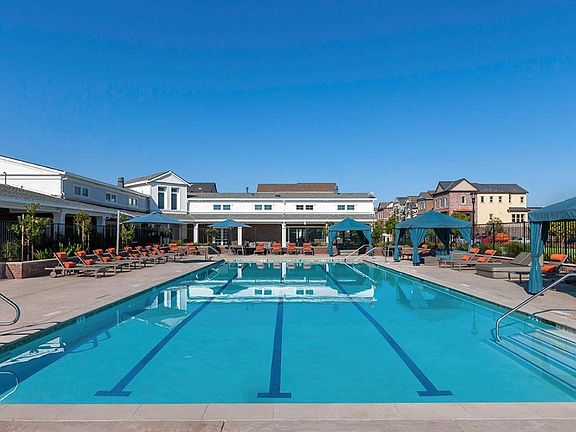 Access to pool / spa / lounge area in nearby clubhouse