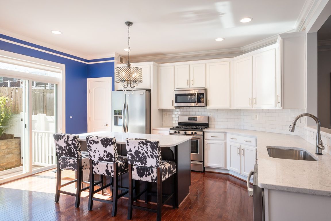 next background image