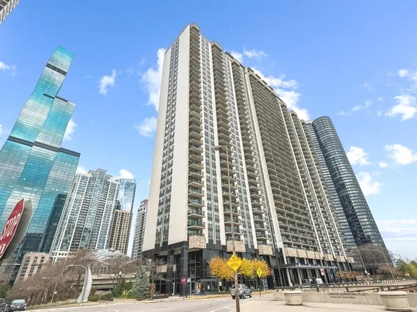 400 E Randolph St APT 2511, Chicago, IL 60601