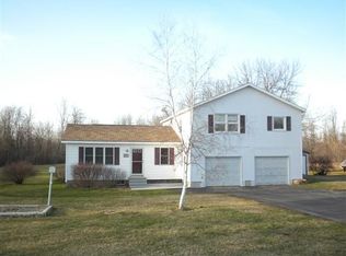 28 Moccasin Ave, Grand Isle, VT 05458