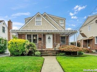 26 Orchard Pl, Valley Stream, NY 11580