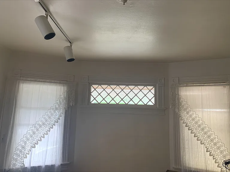 1215 N Weber St — Photo 15