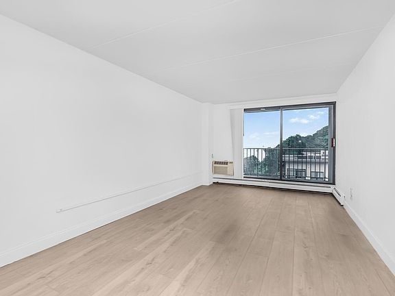 3rd image of 1155 Warburton Ave APT 7X