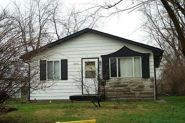 1st image of 2840 S Villa Ave
