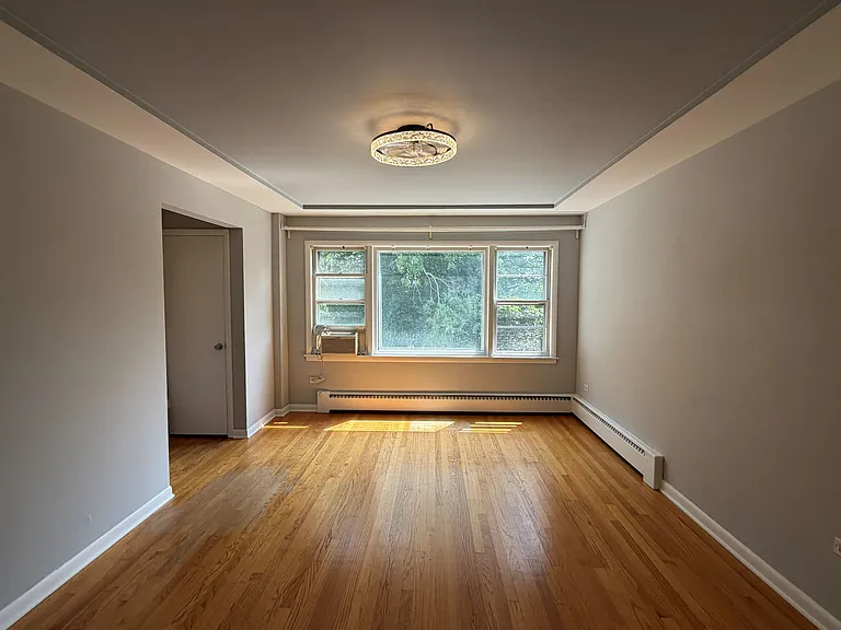 5558 W Wilson Ave #2 — Photo 3