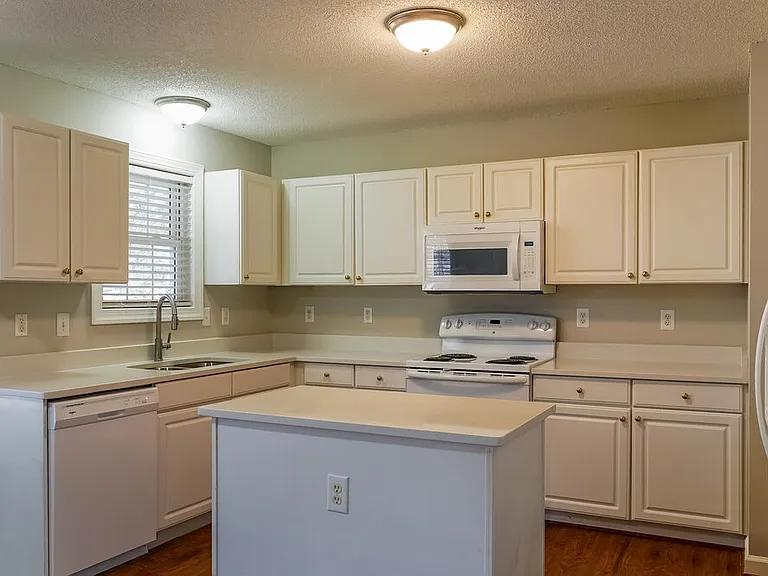 602 Coventry Dr — Photo 8