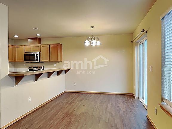 4th image of 5221 166th St E