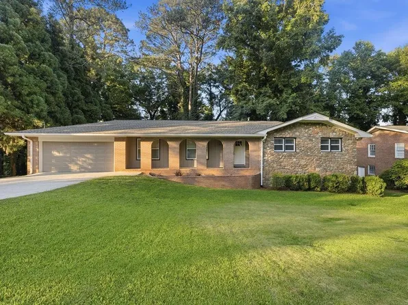2042 Lake Lucerne Dr SW, Lilburn, GA 30047