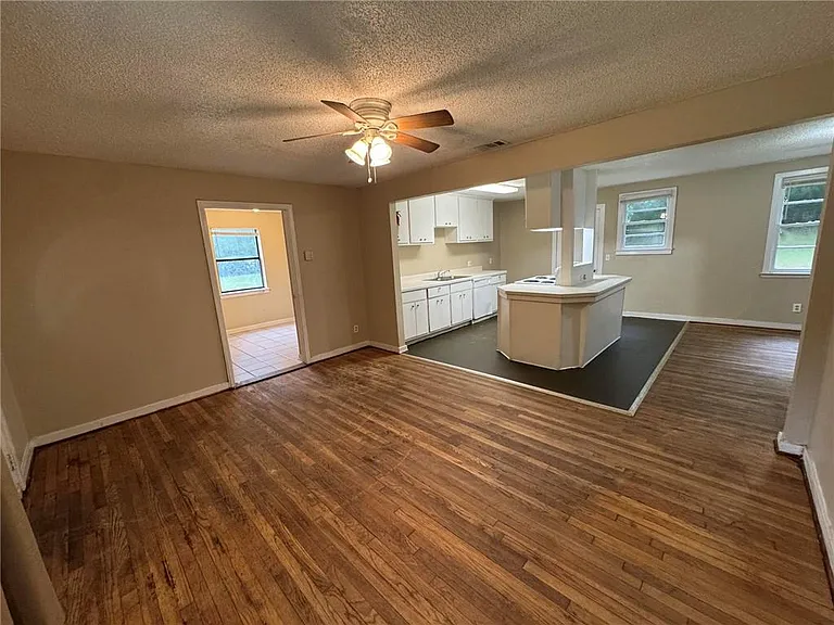 4670 Rosewood Dr — Photo 3