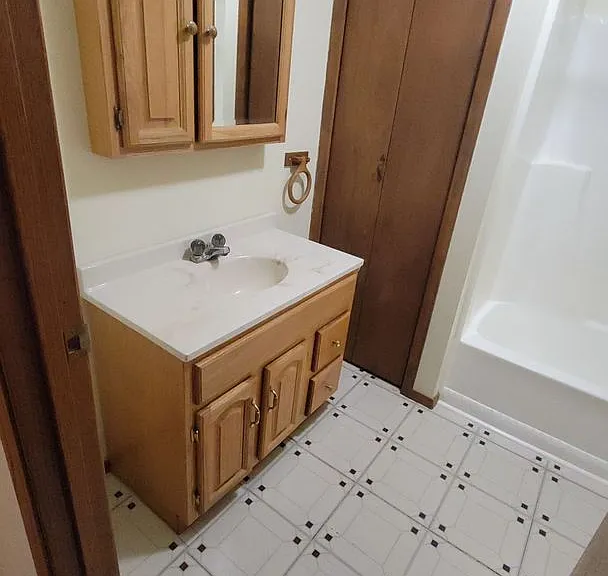 119 E Maple St — Photo 6