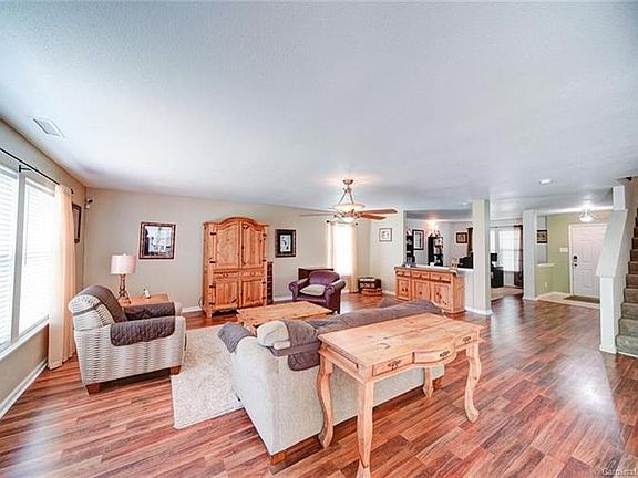 5th image of 112 Farm Springs Dr