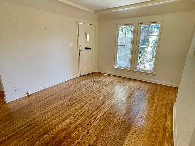 805 N Poinsettia Pl #807-1/5 — Photo 2