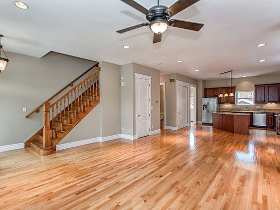 5th image of 3919 McRee Ave