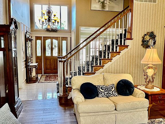 Gorgeous open entry hall