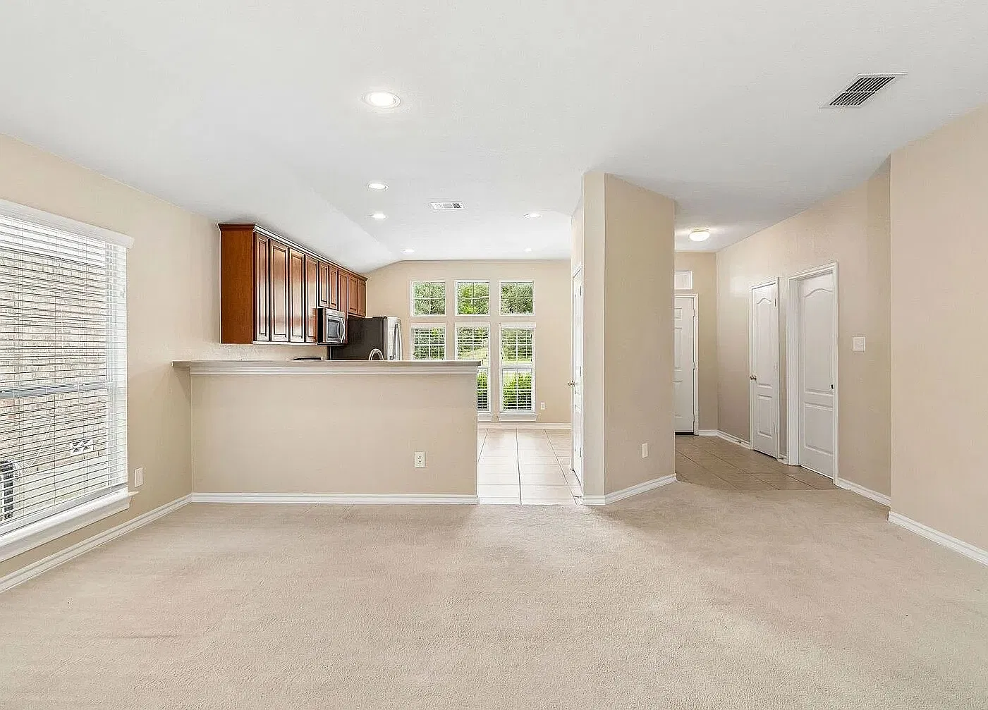3 bed, 1659 sqft, $2,345 — Photo 3