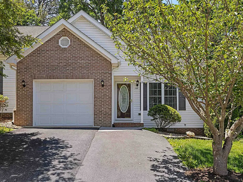 122 Collinswood Dr