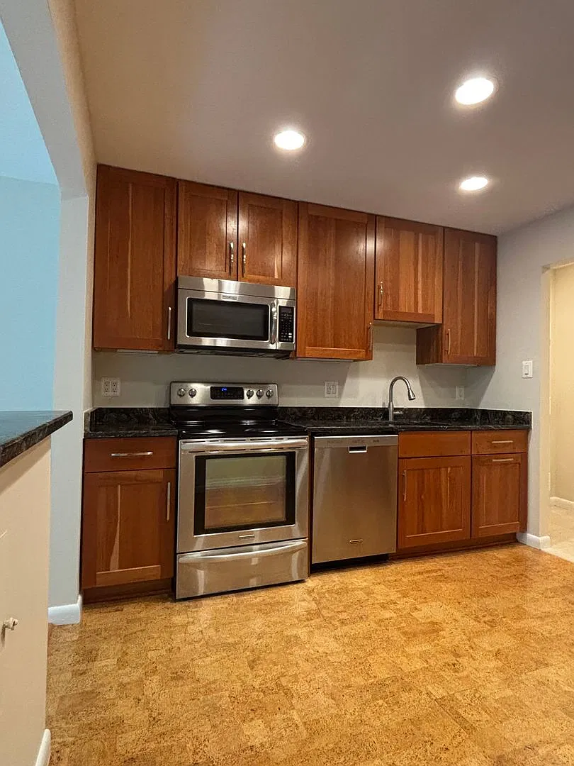 Beautiful and spacious 2 BR 2FB condo in gated community — Photo 3
