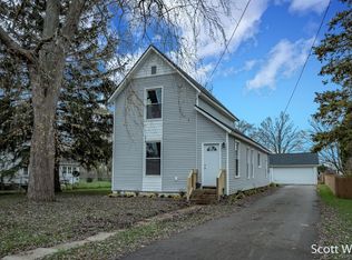 152 S Pleasant St, Lowell, MI 49331
