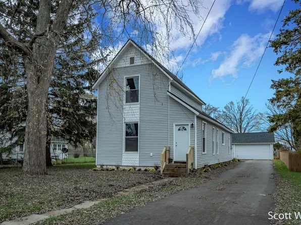 152 S Pleasant St, Lowell, MI 49331