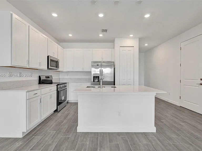 3777 Harborside Ave — Photo 6